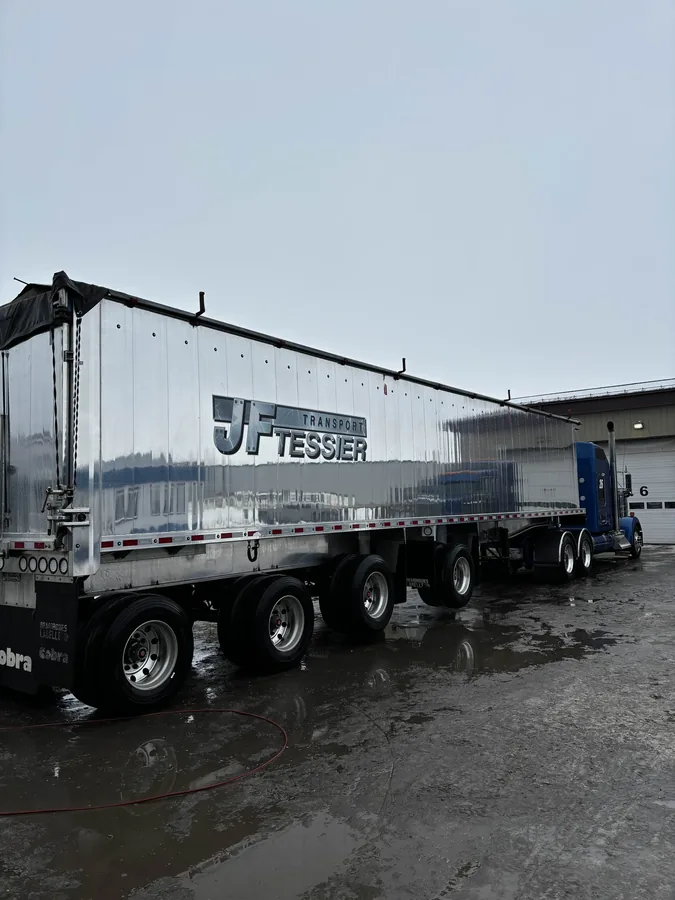 Après - Nettoyage haute pression de camion de transport à St-Roch Lanaudière
