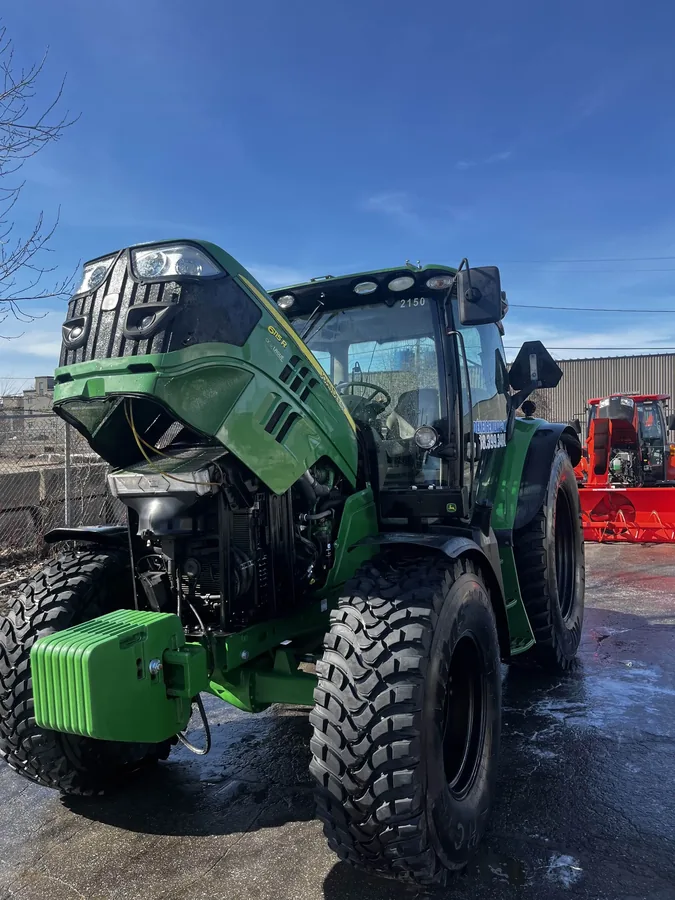 Nettoyage tracteur agricole à Saint-Jacques Lanaudière - Image 1
