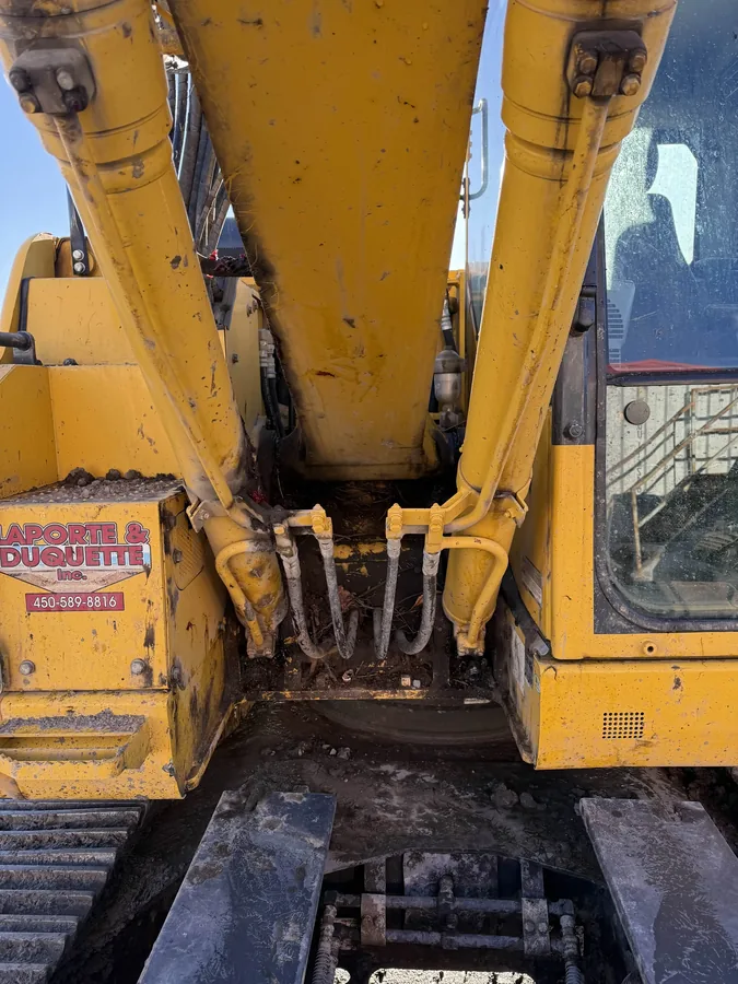 Avant - Nettoyage de machinerie lourde excavatrice à Mascouche Lanaudière