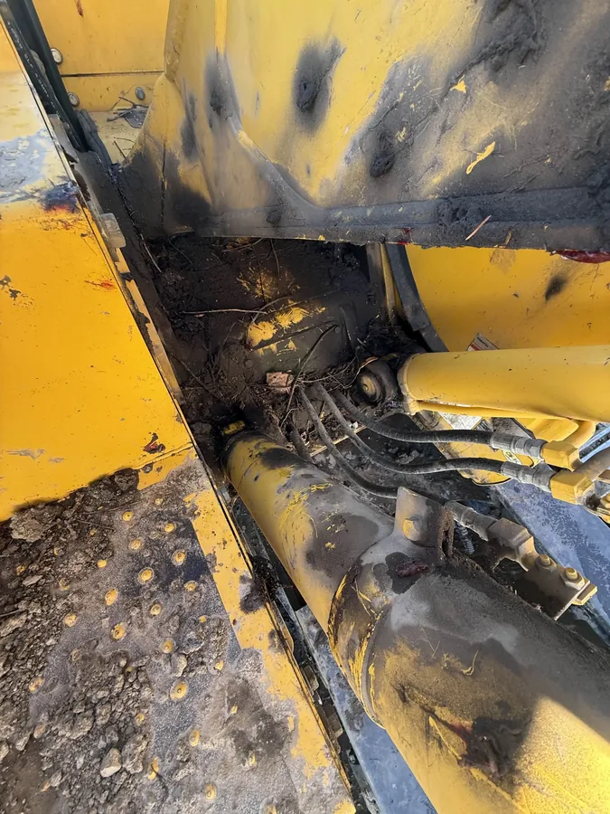 Avant - Nettoyage loader industriel à Berthierville Lanaudière