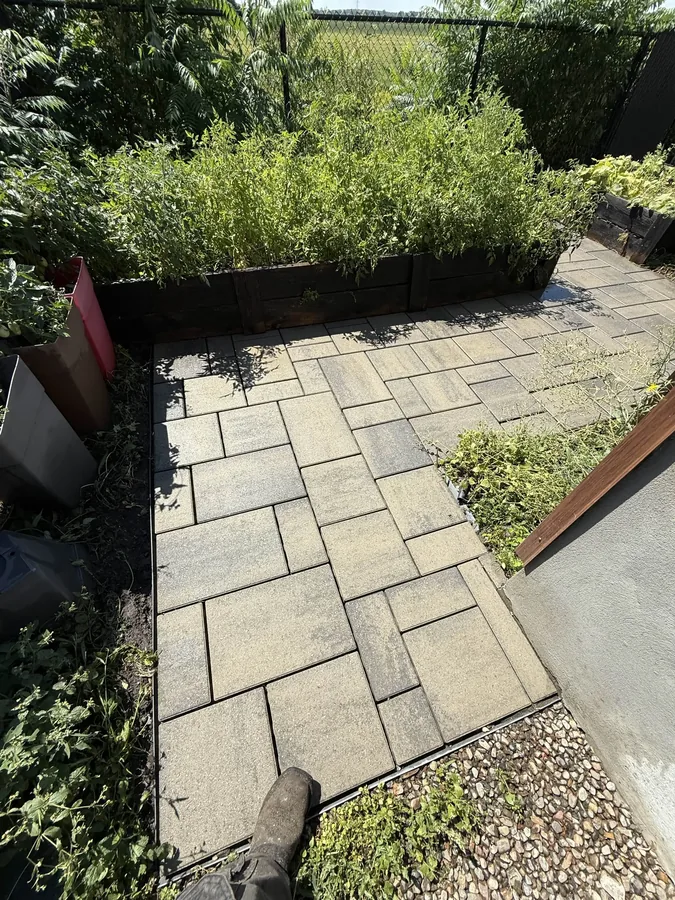 Après - Nettoyage entrée résidentielle en pavé-uni à L'Assomption Lanaudière