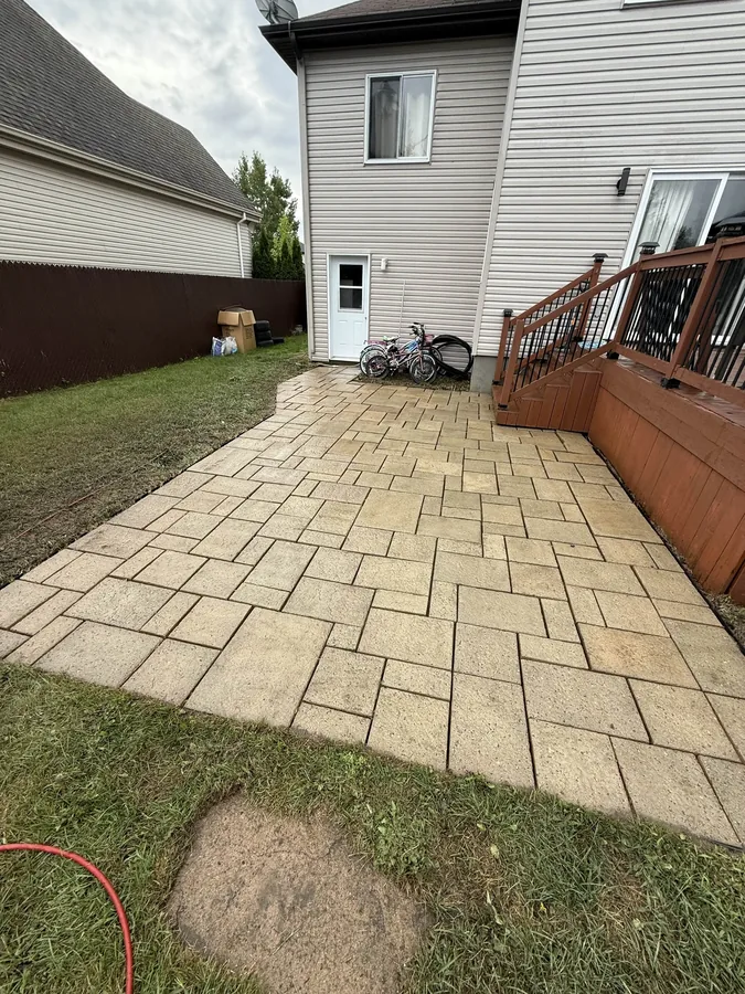 Après - Nettoyage patio et terrasse pavé-uni Notre-Dame-des-Prairies Lanaudière