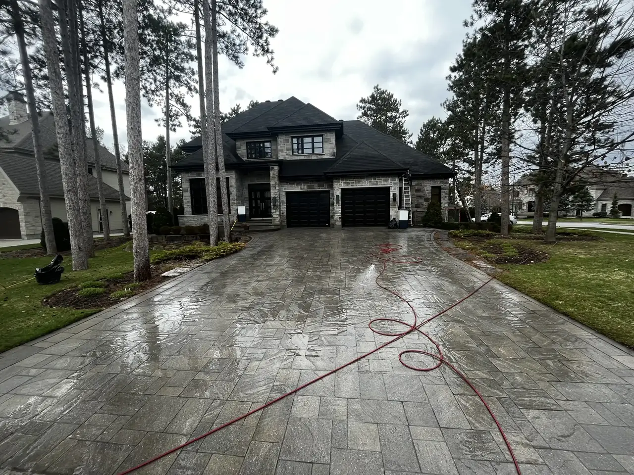 Entrée résidentielle pavé-uni nettoyée Lanaudière